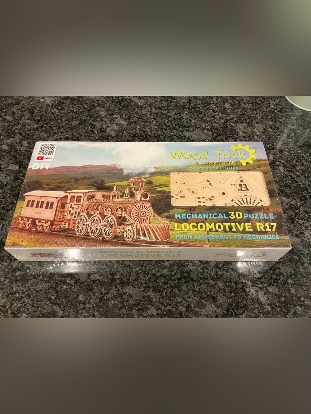 Mechanical 3D Puzzle Locomotive R17 - Natural Wood